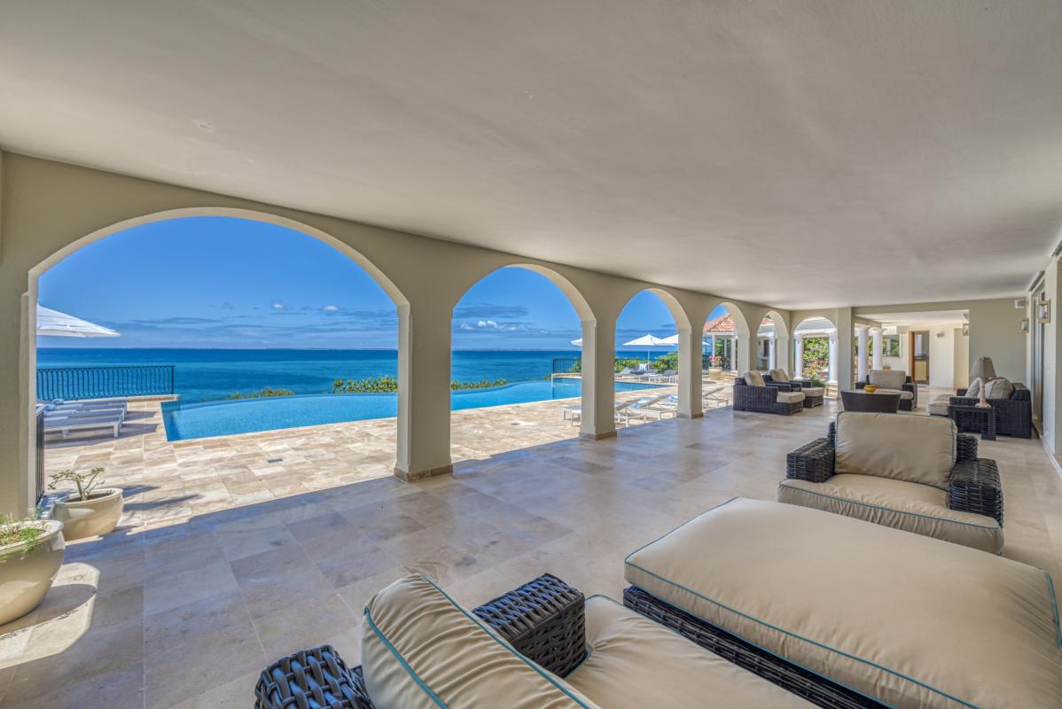 8 Location villa piscine vue mer Terres Basses Saint Martin_terrasse